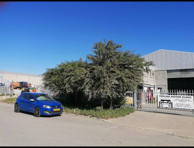 1,000M² WAREHOUSE FOR SALE IN RACING PARK